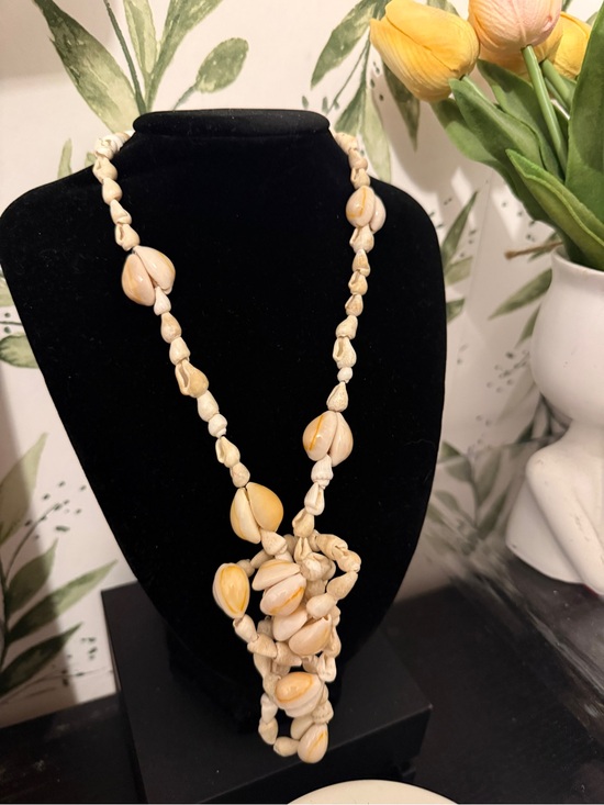 Jewelry - Handcrafted Cream Shell Knot Necklace - Women Jewelry